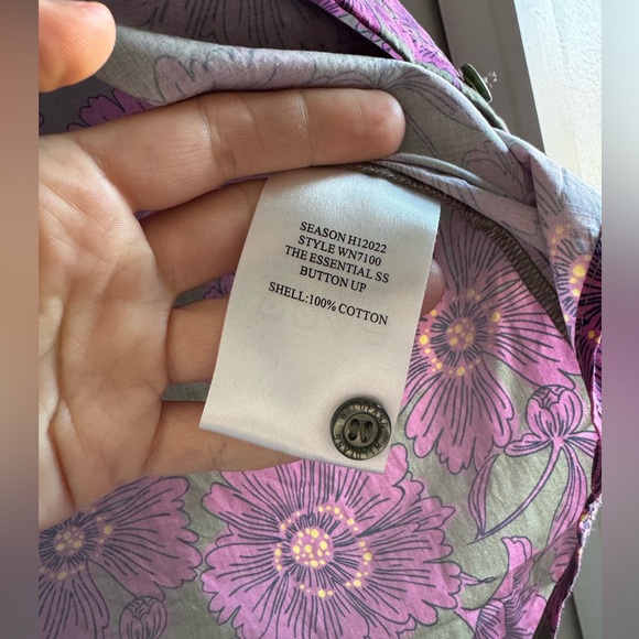 NWOT Wildfang Essential Button Up - Size Medium - Picture 4 of 7